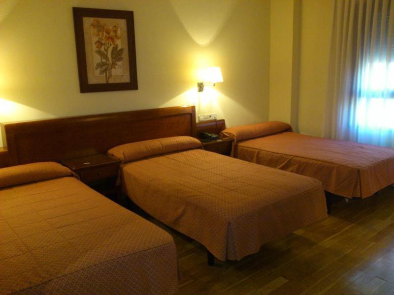 Hostal Plaza Mayor Торрехон-де-Ардос Екстер'єр фото