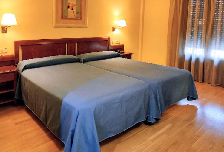 Hostal Plaza Mayor Торрехон-де-Ардос Екстер'єр фото